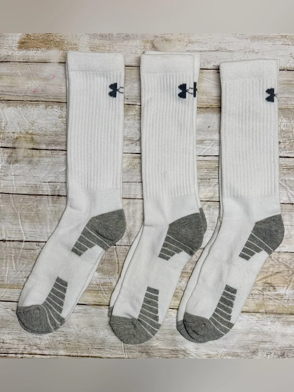 Under Armour White Crew Athletic Socks with Gray Soles and Logo 3 Pairs New